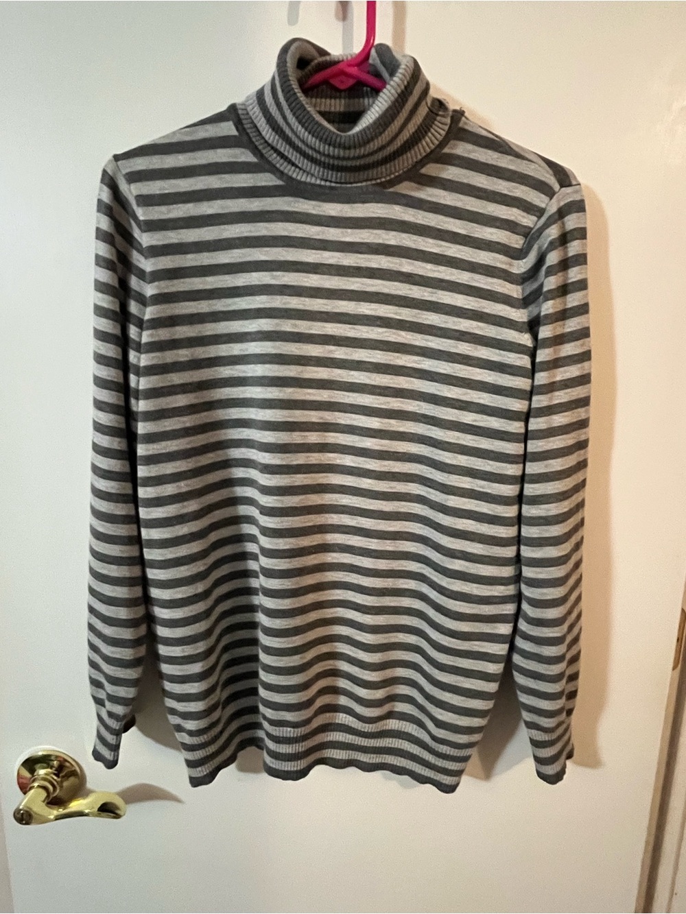 Joseph A women’s Grey Striped Turtleneck Sweater large